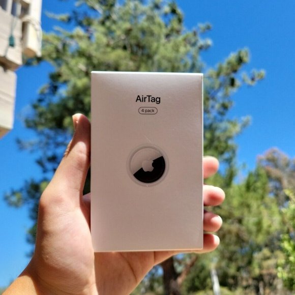 New Genuine Apple AirTag Bluetooth Tracker 4 Pack - Silver (MX542AM/A) NWT - Picture 2 of 4